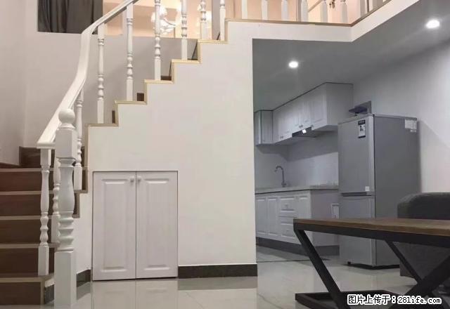 金沙湖地铁口旁 龙湖天街对面 两室一厅LOFT 精装修 - 房屋出租 - 房屋租售 - 杭州分类信息 - 杭州28生活网 hz.28life.com